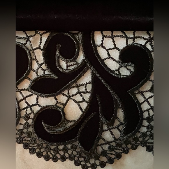 Chico’s Stretch Velvet 3/4 Sleeves Embroidered Hem Top - Picture 9 of 9